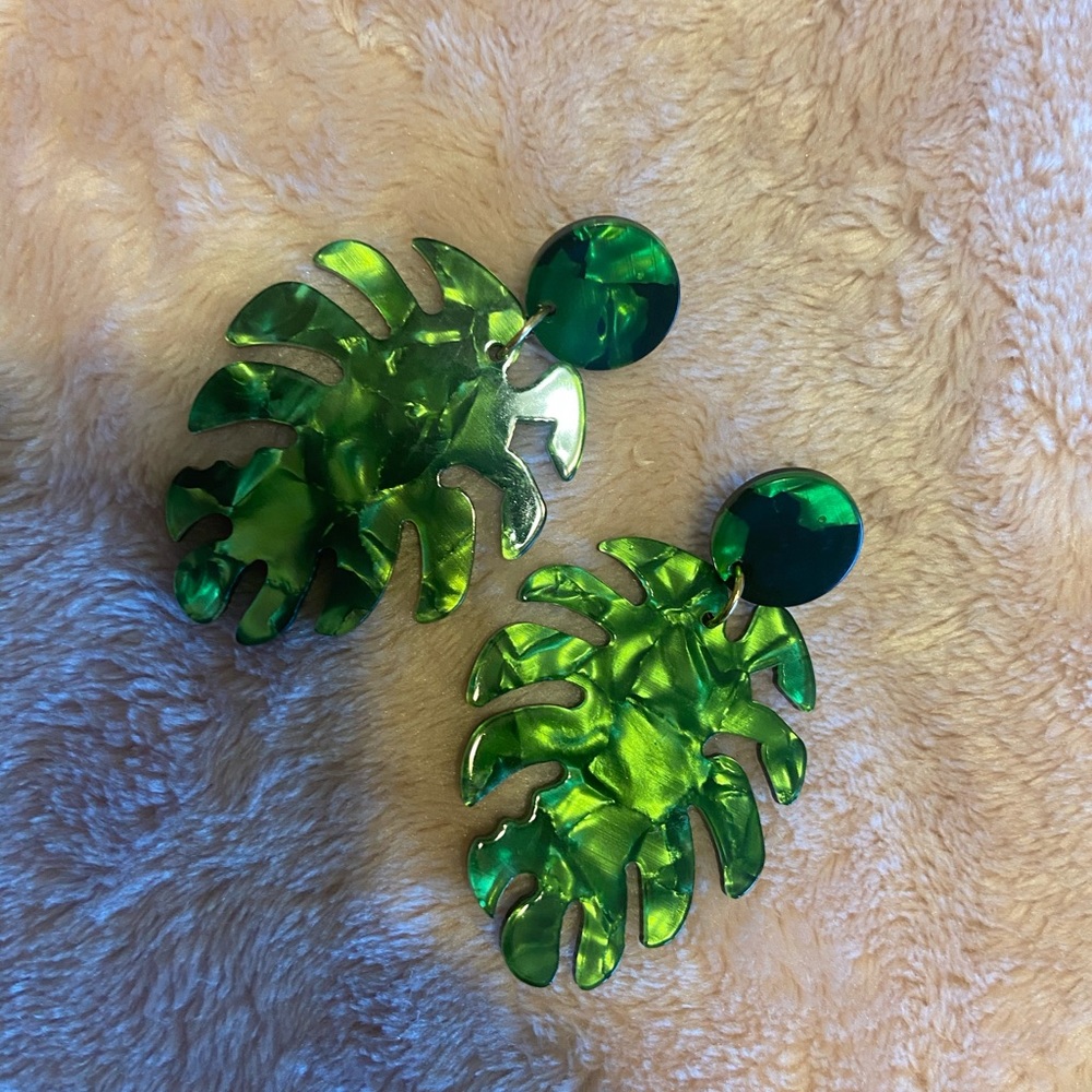Stylish earrings